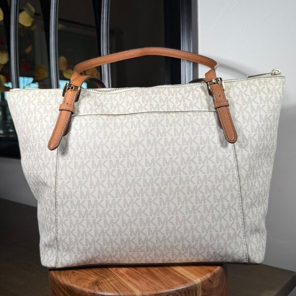 Michael Kors MK Signature Tote Bag — Vanilla & Acorn Monogram - Picture 6 of 16